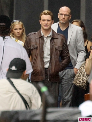 Illustration for article titled The Avengers set photos